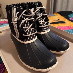Sperry Duck Boots Size 9 - Adorable navy and white rain boots
